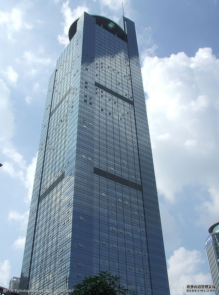 克而瑞好房点评网 南宁云星钱隆首府测评：蟠龙芯·商业自持型改善盘高车位比突围得房率成硬伤